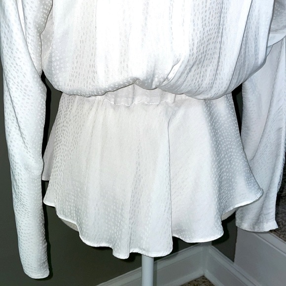 Express brand like new women’s long sleeve blouse white , size small. - Picture 8 of 10